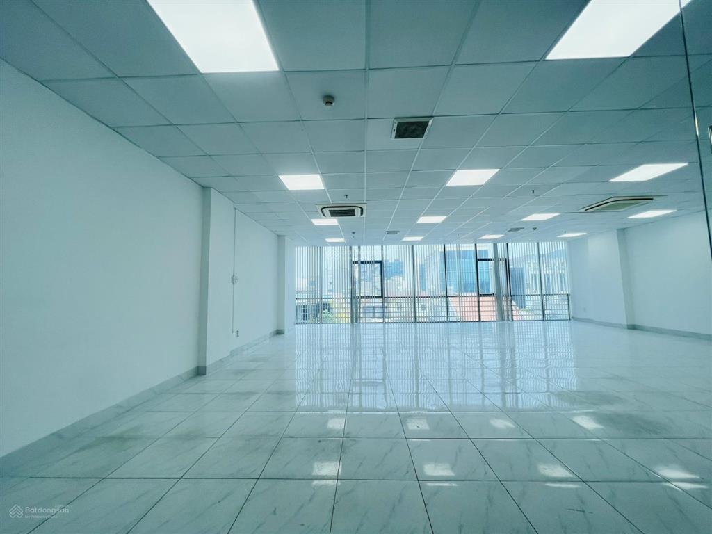Tòa nhà đẹp cho thuê mặt tiền đường lớn