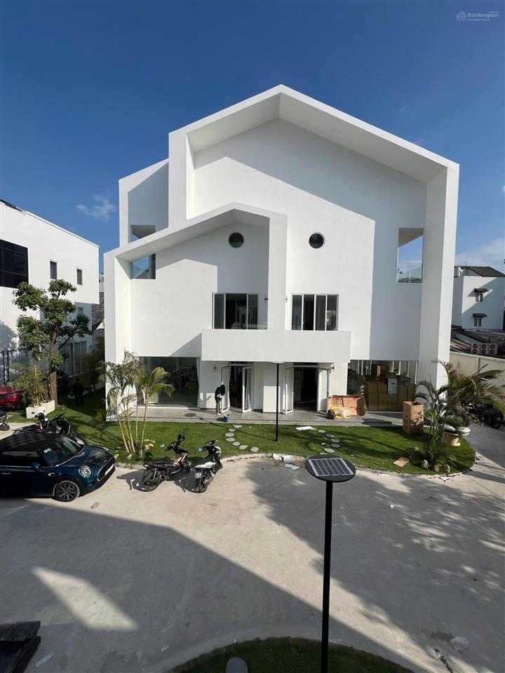 Villa đẹp, sang trọng cho thuê quận 2