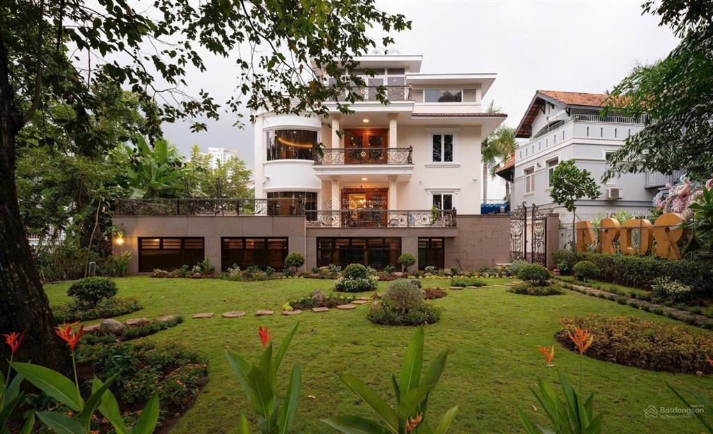 Cho thuê villa cực phẩm tại quận 2