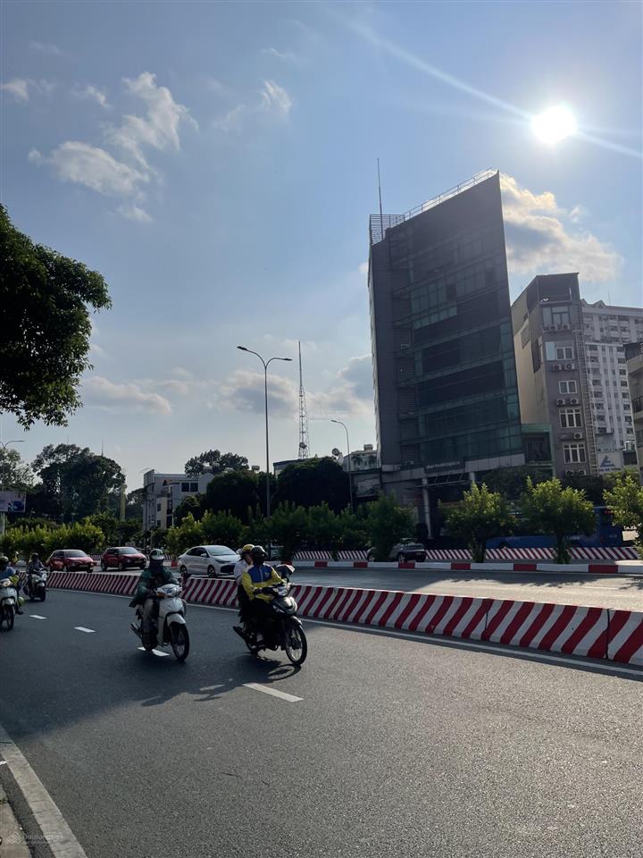 Cho thuê tòa nhà mặt tiền đối diện ba son quận 1