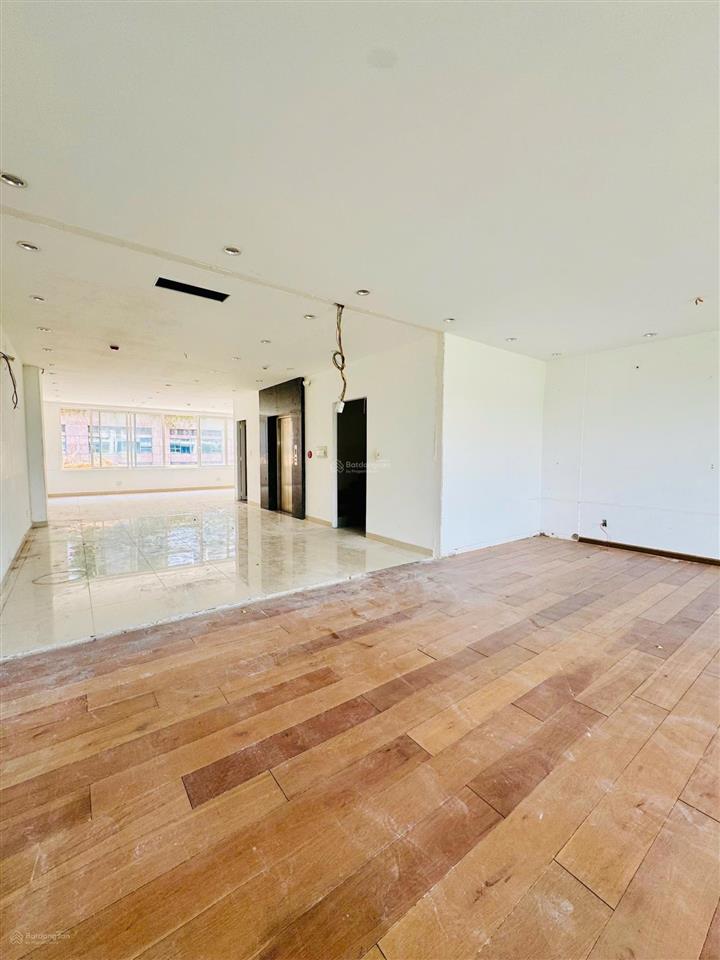 Cho thuê tòa nhà mặt tiền nguyễn cơ thạch sala quận 2