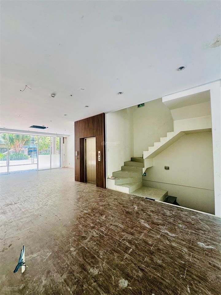 Cho thuê tòa nhà mặt tiền nguyễn cơ thạch sala quận 2