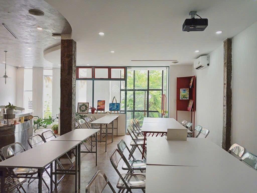 Cho thuê tòa nhà 111 trần quý khoách, quận 1