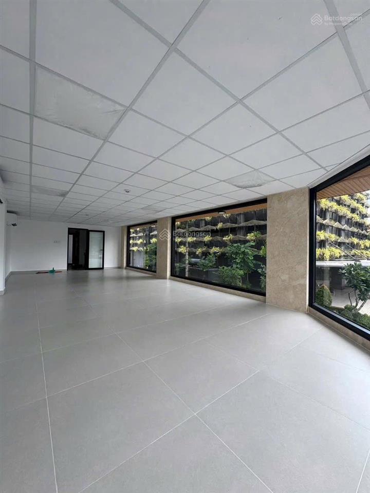 Cho thuê tòa nhà góc 2 mặt tiền 40 tạ hiện, quận 2