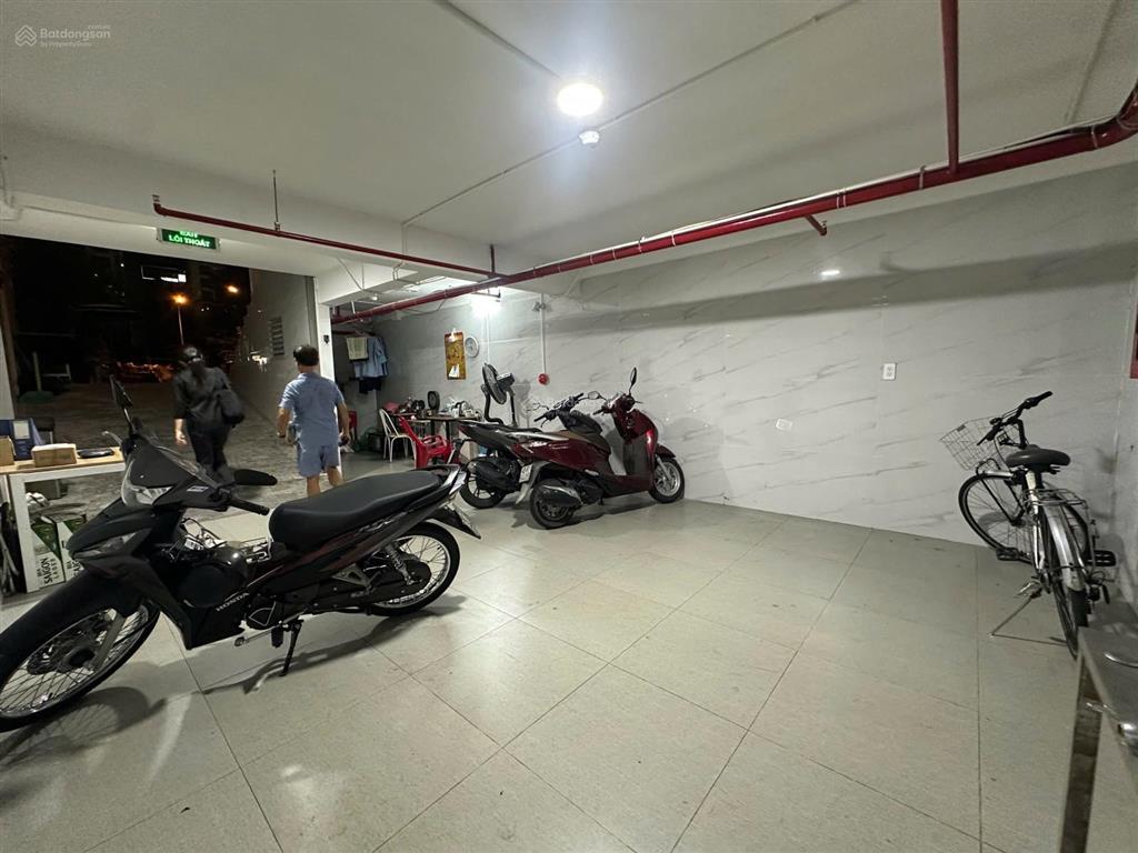 Cho thuê tòa nhà góc 2 mặt tiền 40 tạ hiện, quận 2