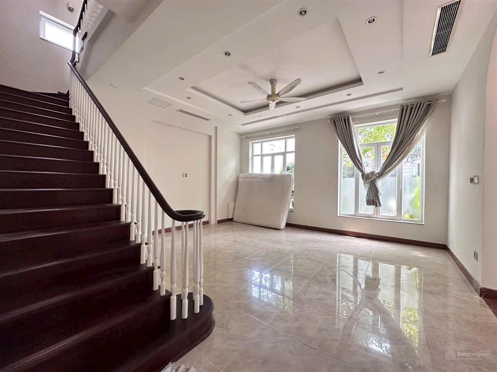 Cho thuê villa đẹp 3133 trần ngọc diện, q2