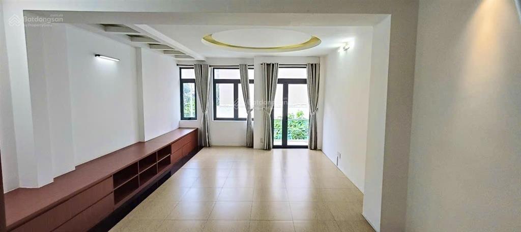 Chính chủ cần tiền bán gấp nhà quận 7 dt 240m² 3 tầng 5pn giá cực tốt chỉ 14.6 tỷ thương lượng
