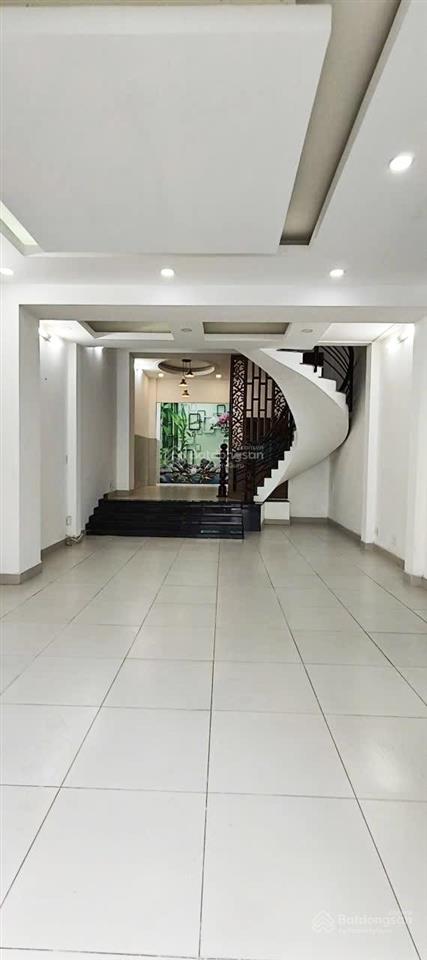 Chính chủ cần tiền bán gấp nhà quận 7 dt 240m² 3 tầng 5pn giá cực tốt chỉ 14.6 tỷ thương lượng