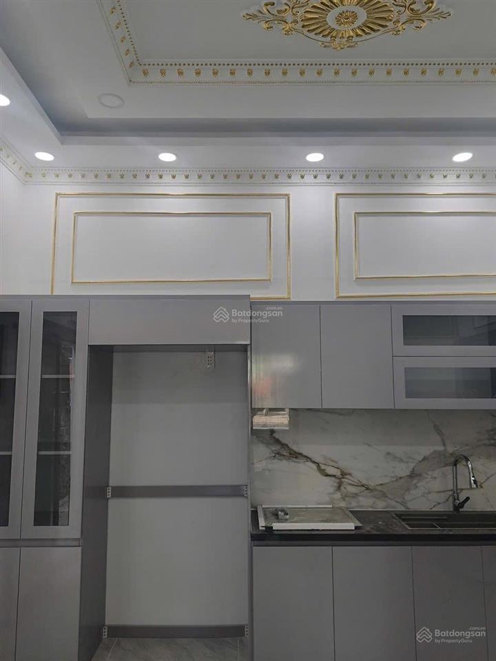 Mặt tiền phạm thế hiển q8  sát green river  9 tỷ diện tích 56 m^2 (4.3m x 13m), nở hậu