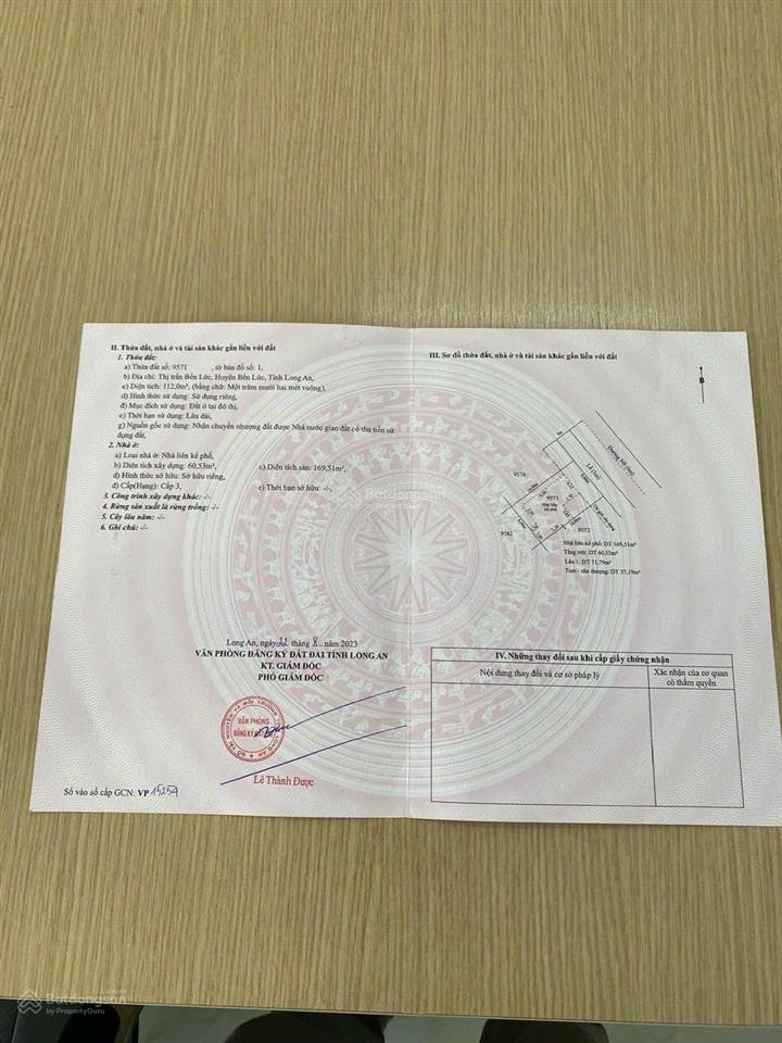 Bán gấp căn nhà phố 1 trệt 1 lững 1 lầu, sổ hồng riêng. giá 1,6 tỷ, ngay thị trấn bến lức