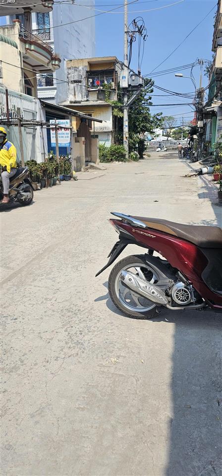 Bán gấp nhà bến phú định  q8  hẻm xe tải 8m  sát mặt tiền  dt khủng 72m2  nhỉnh 6.x tỷ