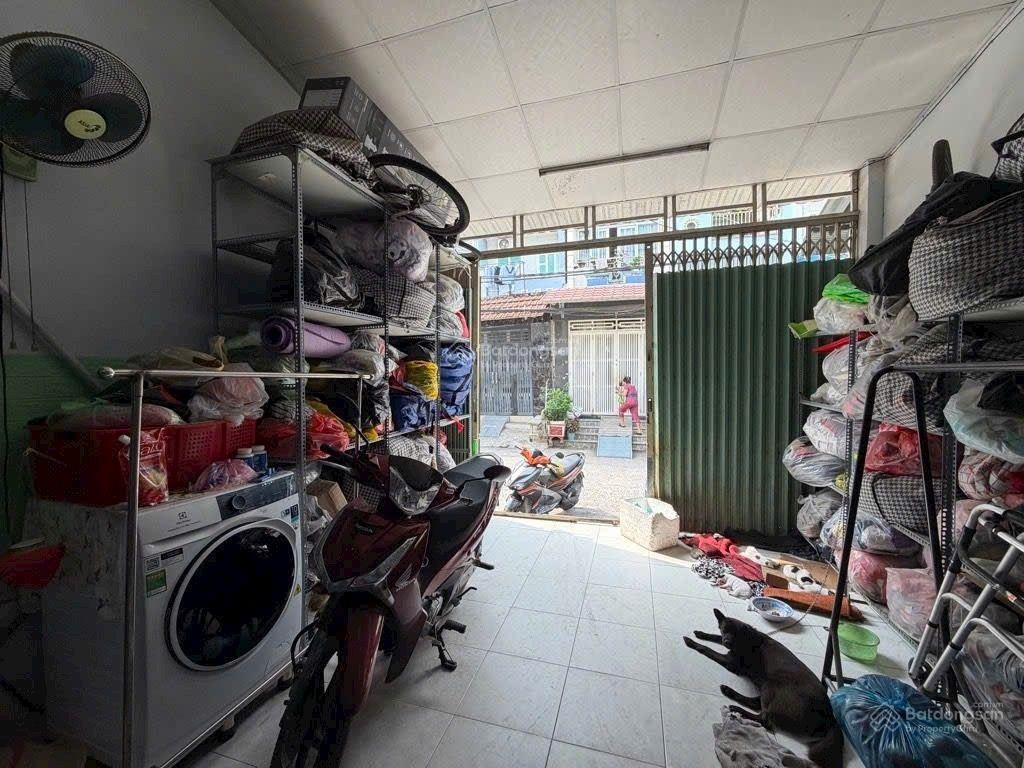 Bán gấp nhà bến phú định  q8  hẻm xe tải 8m  sát mặt tiền  dt khủng 72m2  nhỉnh 6.x tỷ