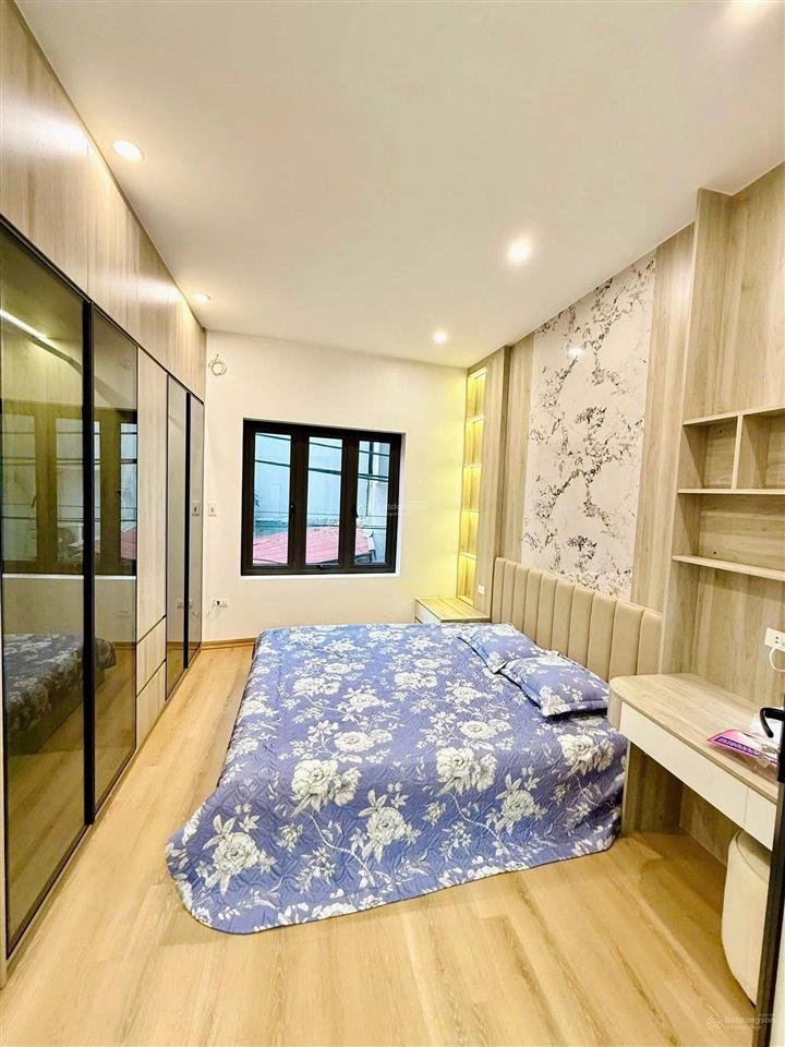 Phố vũ tông phan  mặt đường thông  kinh doanh  ô tô đỗ cửa  42m2  có ô chờ thang máy  chỉ