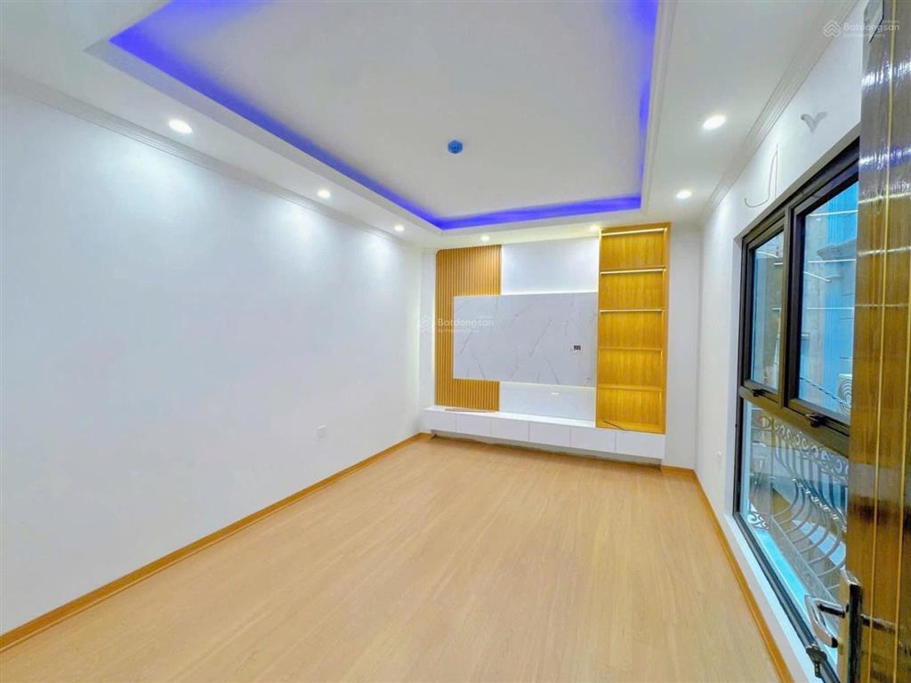 Ngã tư sở  vũ tông phan  6 tầng thang máy ~ 45m2  cách ô tô 50m  nhà đẹp giá tốt