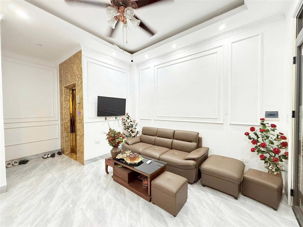 Trung tâm đống đa  gần đại học ngoại thương ~ 40m2  6 tầng thang máy  7 phòng vừa ở vừa cho thuê