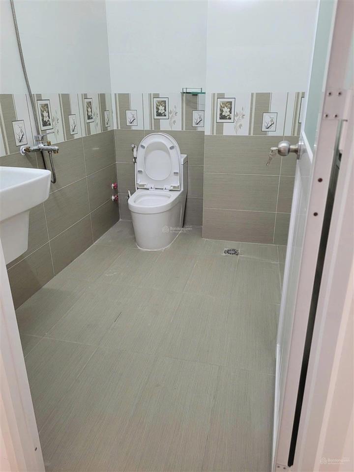 Cho thuê nhà mặt tiền ngang 8m đường phan đình phùng quận phú nhuận