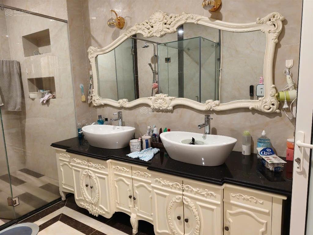 Bán gấp biệt thự cao cấp, đường bành văn trân, p7, q tân bình. giá tốt, có thương lượng. 0902 659 ***