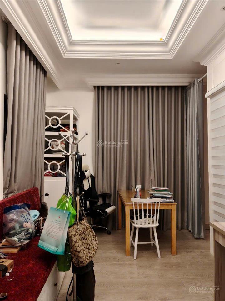 Chính chủ bán biệt thự ngay trung tâm tân bình, có hồ bơi, sân vườn. giá tốt, có thương lượng