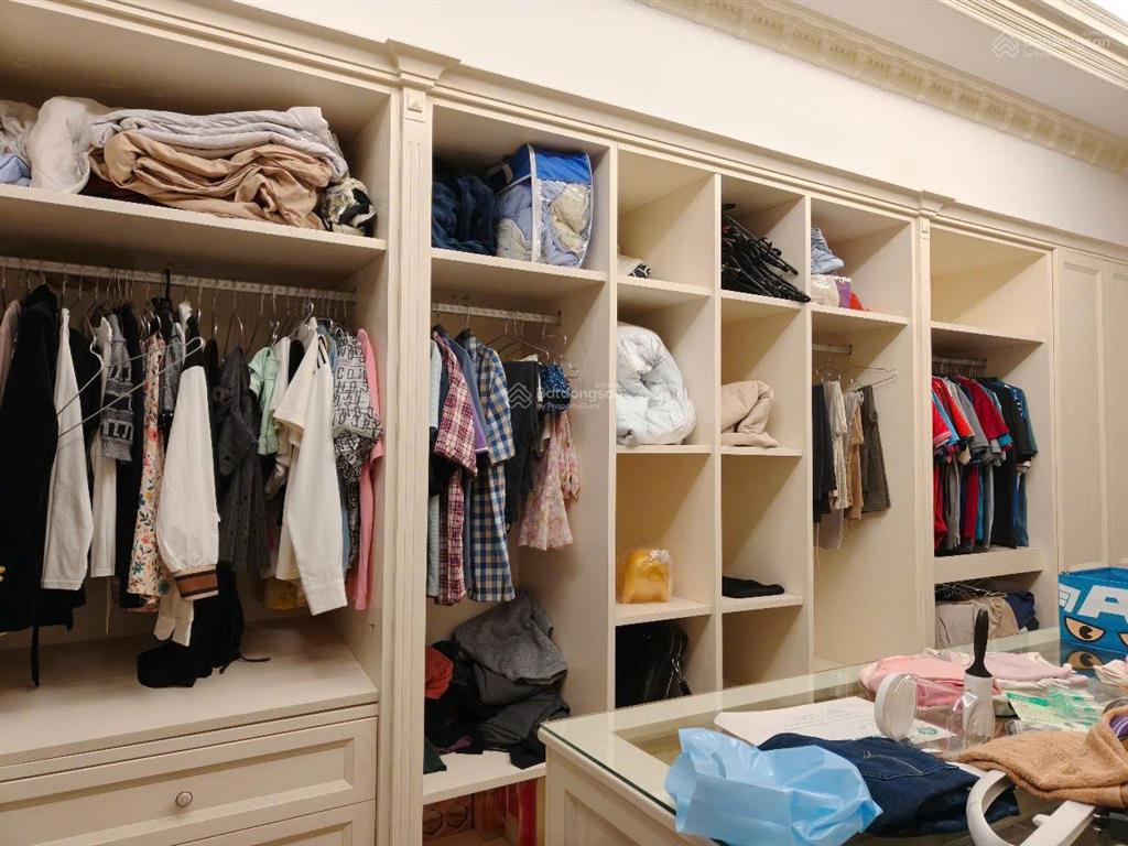 Chính chủ bán biệt thự ngay trung tâm tân bình, có hồ bơi, sân vườn. giá tốt, có thương lượng