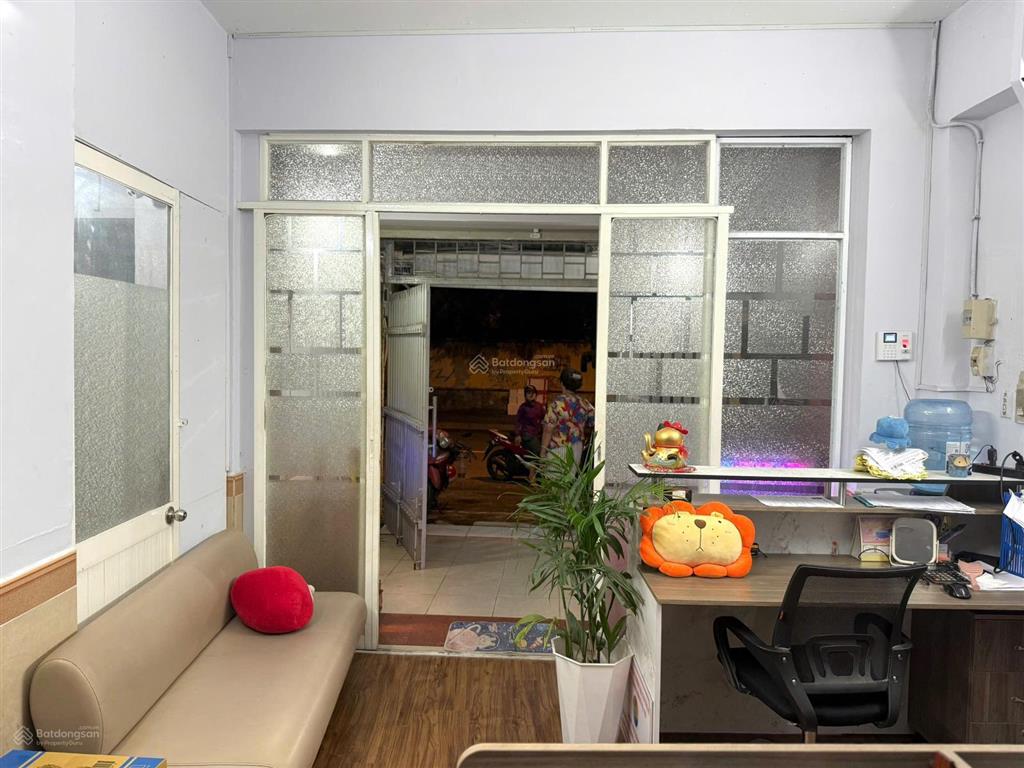Cho thuê mặt tiền đường tôn thất thuyết, phường 18, quận 4. giá cực tốt, 40m2, chỉ 9 triệu/tháng.