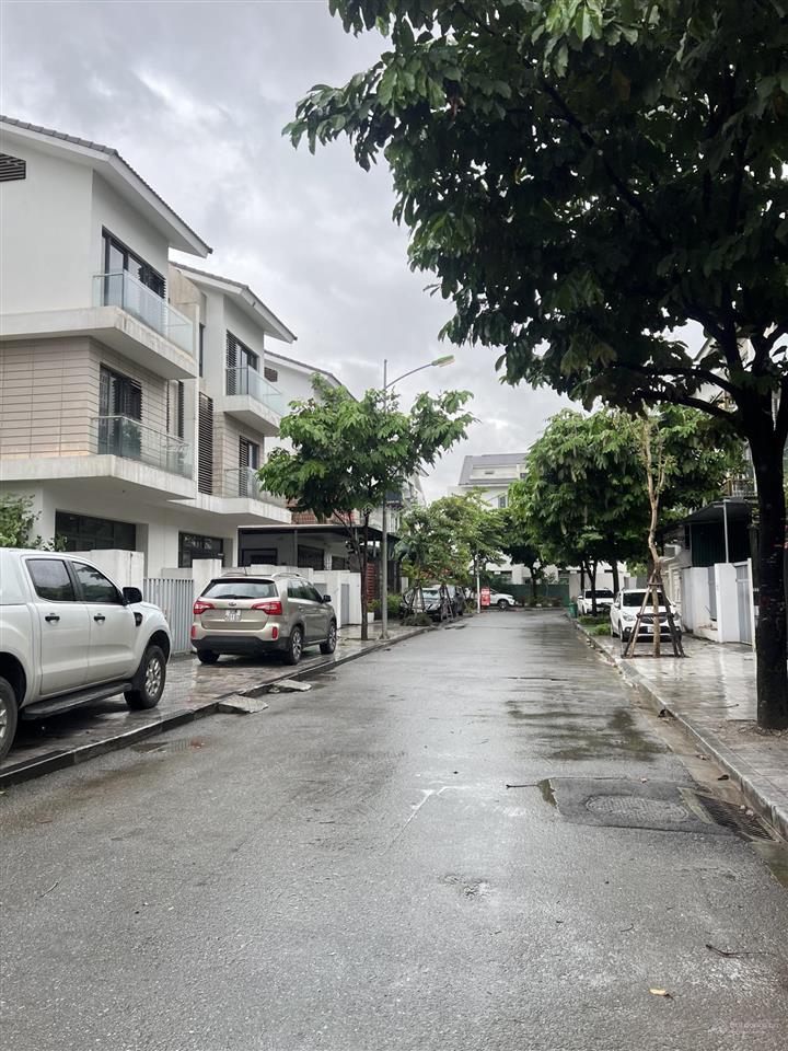 Bán an vượng villa, hướng đn, ngay sát hồ thiên văn học giá 4x tỷ (x mầm non)  0941 341 ***