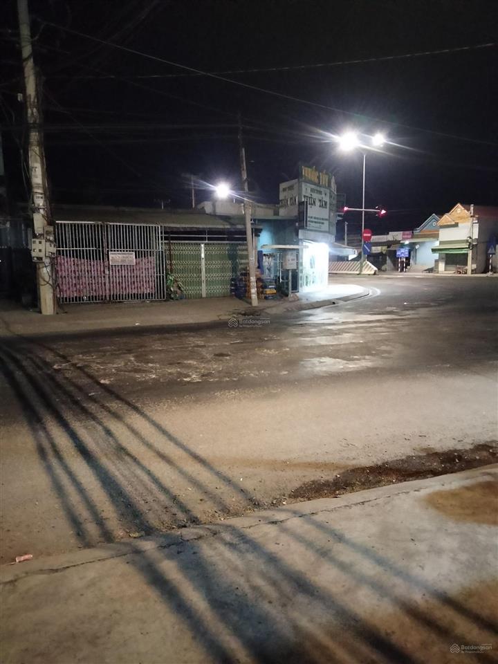 Lô đất góc ngã tư mỹ phú  mặt tiền ql62  có sẵn nhà xưởng  kinh doanh ngay
