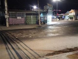 Lô đất góc ngã tư mỹ phú  mặt tiền ql62  có sẵn nhà xưởng  kinh doanh ngay