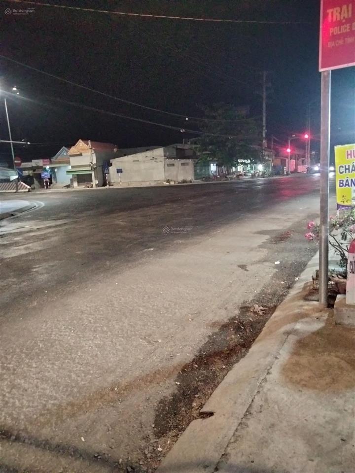 Lô đất góc ngã tư mỹ phú  mặt tiền ql62  có sẵn nhà xưởng  kinh doanh ngay