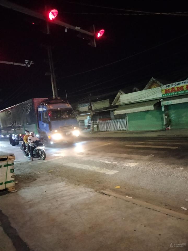Lô đất góc ngã tư mỹ phú  mặt tiền ql62  có sẵn nhà xưởng  kinh doanh ngay