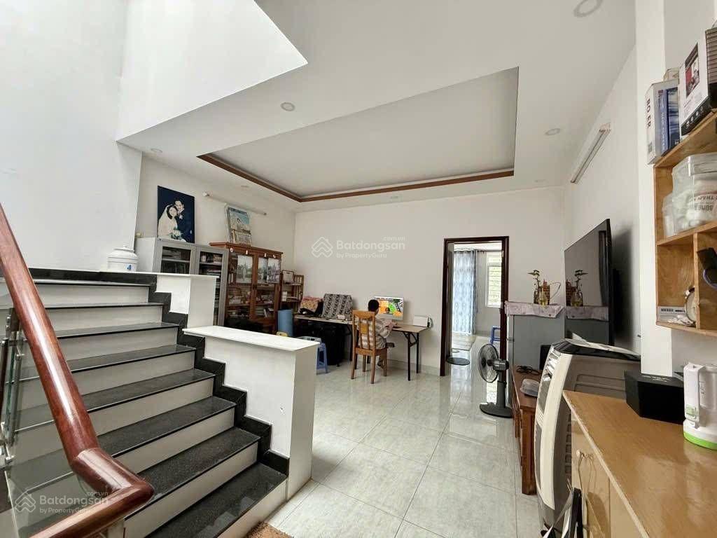 Nhà 3 tầng  110m2  ngang 5m sát phố đêm man thiện  chỉ 12.5 tỷ  khu ở & đầu tư cực tốt