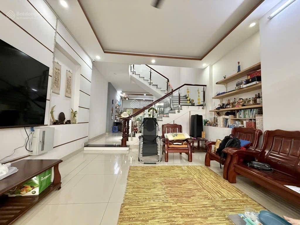 Nhà 3 tầng  110m2  ngang 5m sát phố đêm man thiện  chỉ 12.5 tỷ  khu ở & đầu tư cực tốt