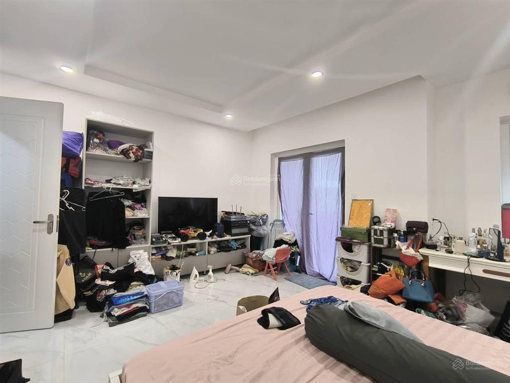 Nhà 3 tầng  mặt tiền 12m ngay ngã tư khu mega villages kinh doanh  q9  nhỉnh 9 tỷ