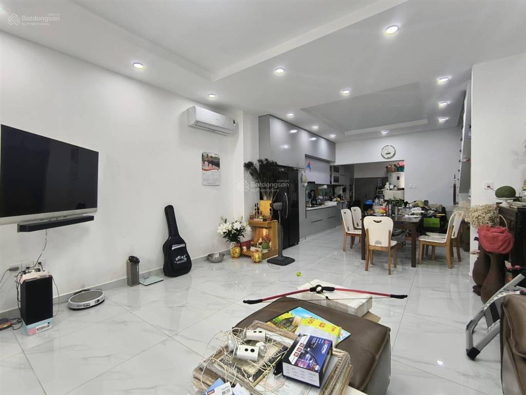 Nhà 3 tầng  mặt tiền 12m ngay ngã tư khu mega villages kinh doanh  q9  nhỉnh 9 tỷ