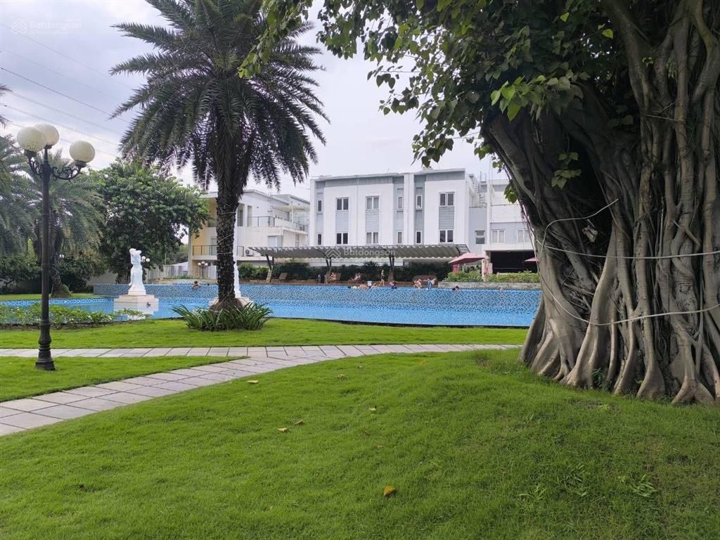 Nhà 3 tầng  mặt tiền 12m ngay ngã tư khu mega villages kinh doanh  q9  nhỉnh 9 tỷ