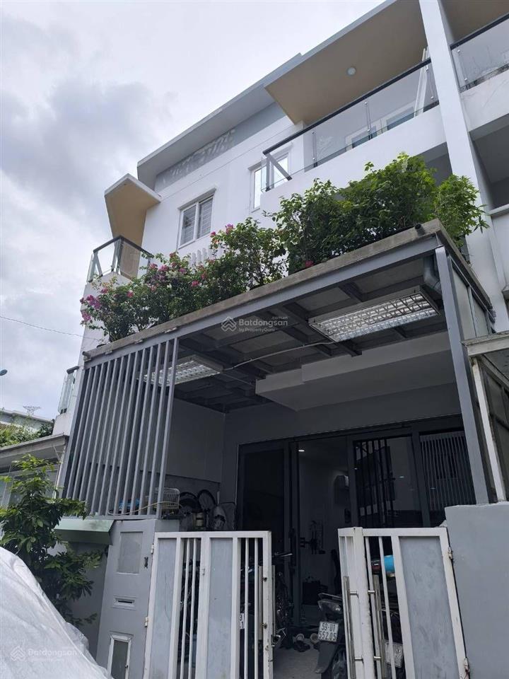 Nhà 3 tầng  mặt tiền 12m ngay ngã tư khu mega villages kinh doanh  q9  nhỉnh 9 tỷ