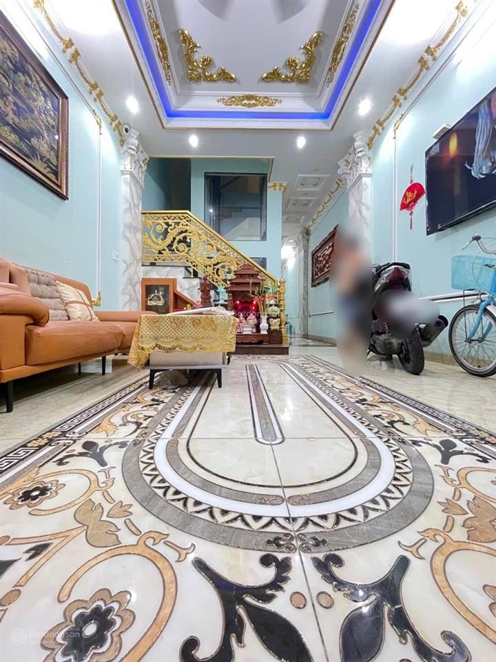 Sát chợ phạm văn bạch nhà 4 tầng có thang máy 76m² 3pn