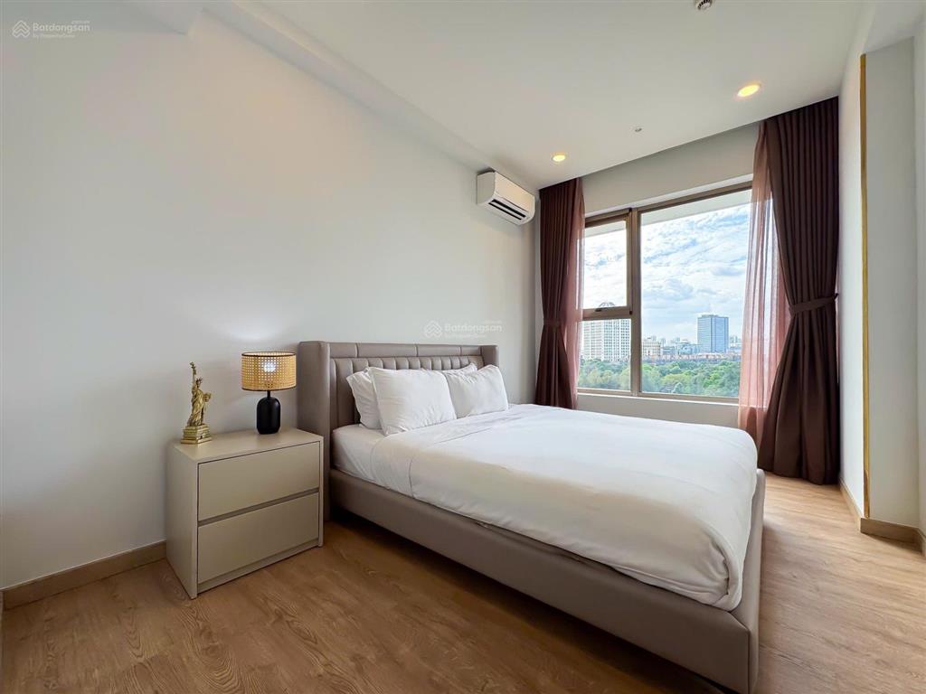 Cho thuê căn hộ midtown  phú mỹ hưng 3pn 135m2 full nội thất cao cấp.  0918 785 ***.