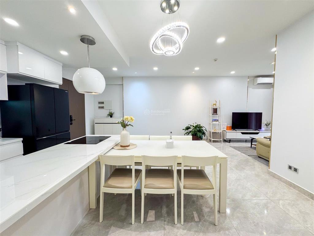 Cho thuê căn hộ midtown  phú mỹ hưng 3pn 135m2 full nội thất cao cấp.  0918 785 ***.