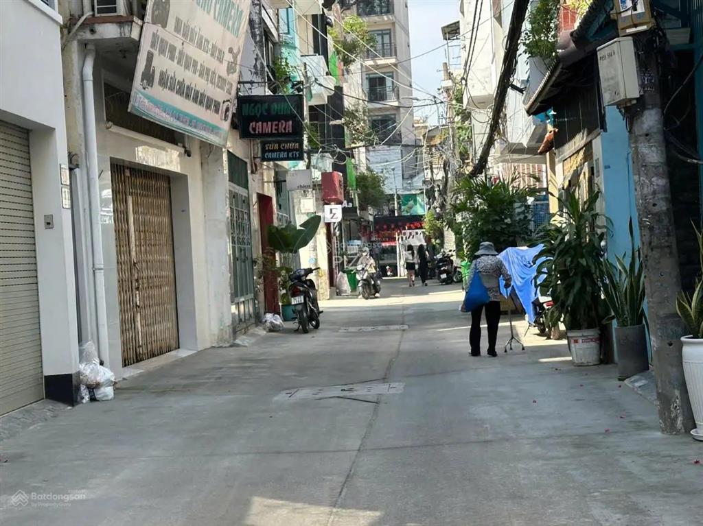 Duy nhất 1 căn,hxh siêu hiếm trần quang diệu,p14,q3,dt5,8 x 13,6m,4 tầng,góc 3 mặt hẻm chỉ 17,6 tỷ