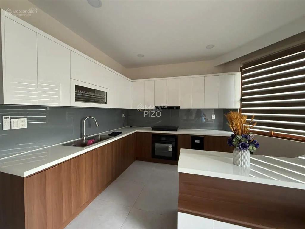 Diện tích khủng 98,4m² vuông a4,dtsd350m² cực hiếmhầm,lửng,4 tầng,st hxh 8m cộng hòa,chỉ 17,5 tỷ