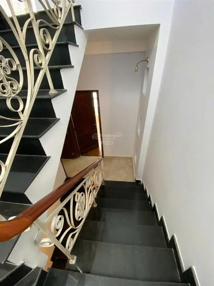 Mt đường hoa khu đường hoa pn dt3,3 x 13m,cn44m²,nhà vuông vức a4,kc 7 tầng 10 pn,chỉ 16,8 tỷ tl