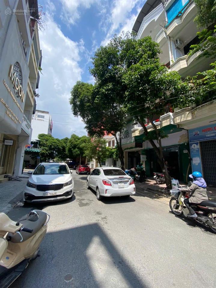 Mt đường hoa khu đường hoa pn dt3,3 x 13m,cn44m²,nhà vuông vức a4,kc 7 tầng 10 pn,chỉ 16,8 tỷ tl