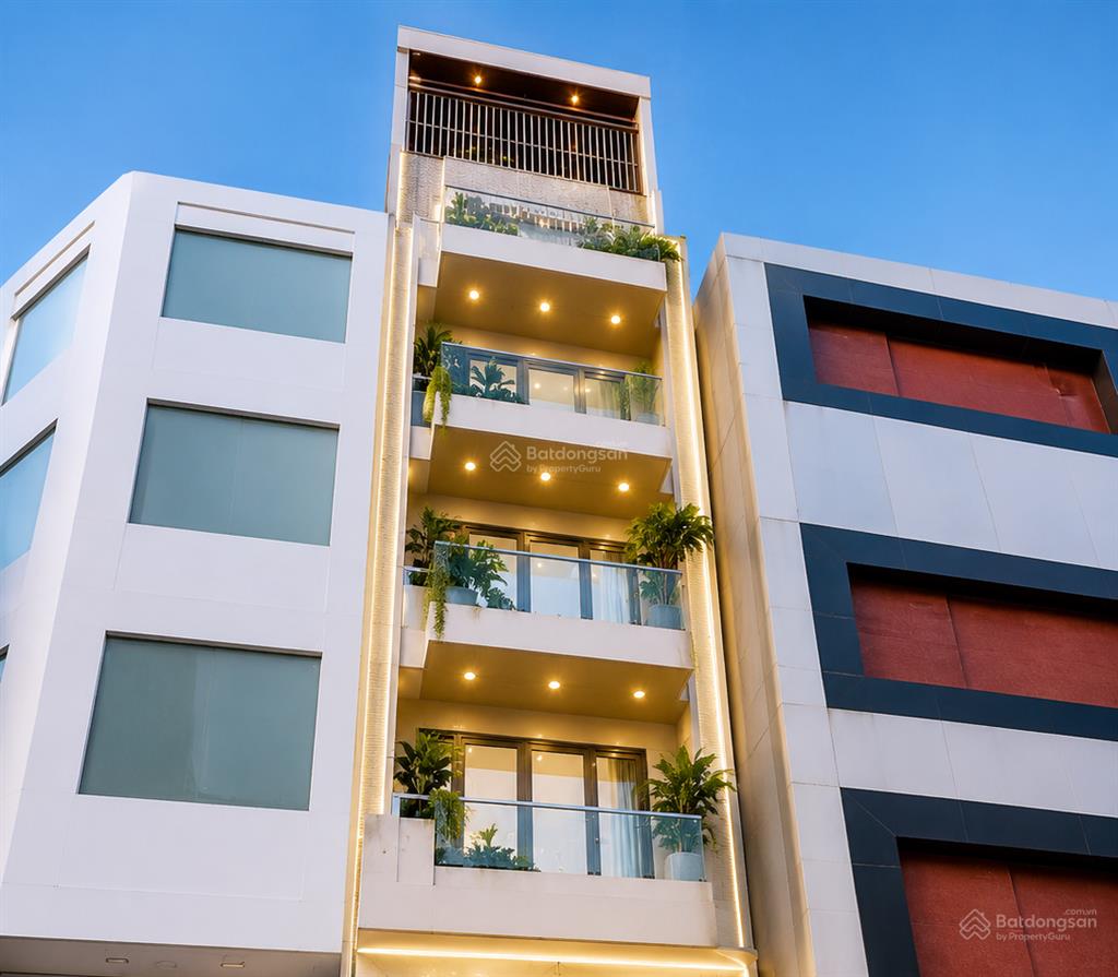Mt đường hoa khu đường hoa pn dt3,3 x 13m,cn44m²,nhà vuông vức a4,kc 7 tầng 10 pn,chỉ 16,8 tỷ tl