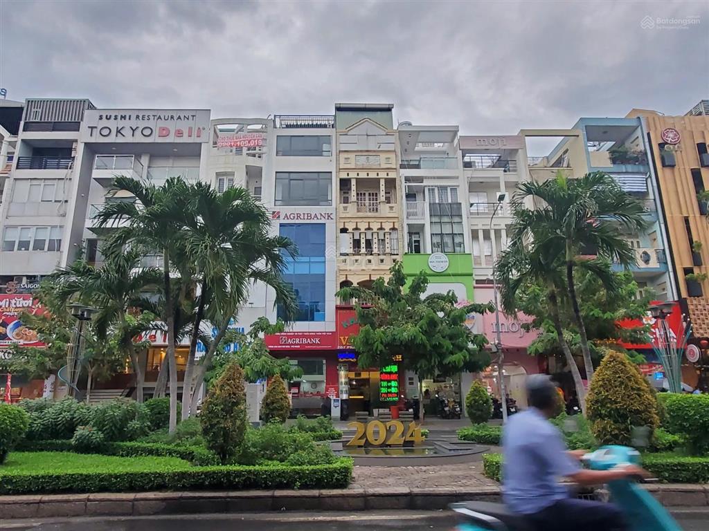 Mặt tiền khu đường hoa phú nhuận ngang đẹp 4,6m dài 18m,cn81m² 4 tầng vuông vức chỉ 24,5 tỷ tl !