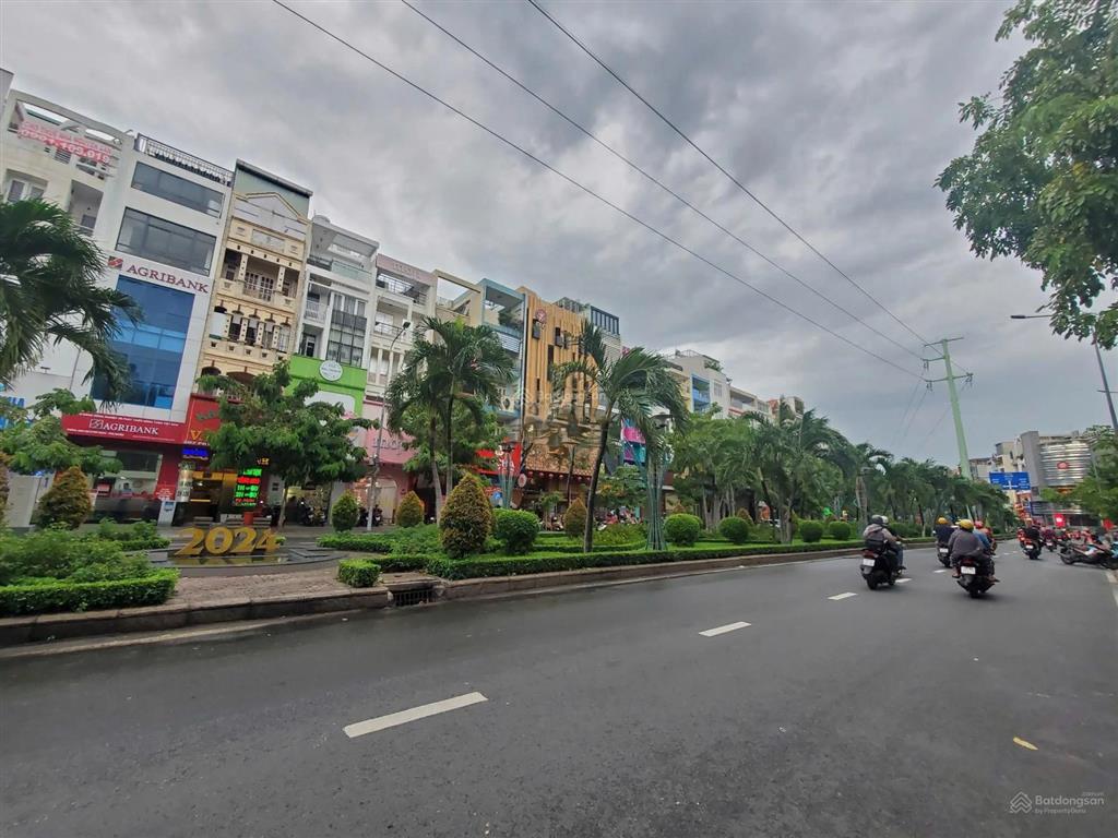 Mặt tiền khu đường hoa phú nhuận ngang đẹp 4,6m dài 18m,cn81m² 4 tầng vuông vức chỉ 24,5 tỷ tl !