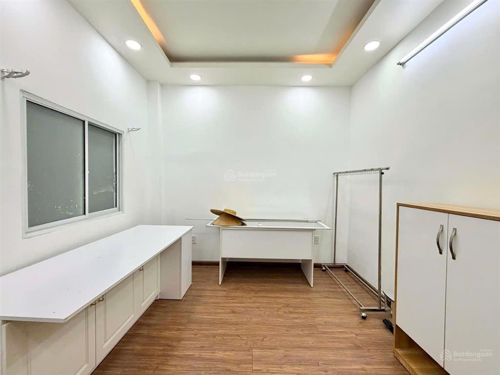 Siêu vị trí ! hẻm hiếm đặng văn ngữ,q.phú nhuận dt 4,1 x 9m,3 tầng vuông a4 ,giá 6,7 tỷ tl mới đẹp