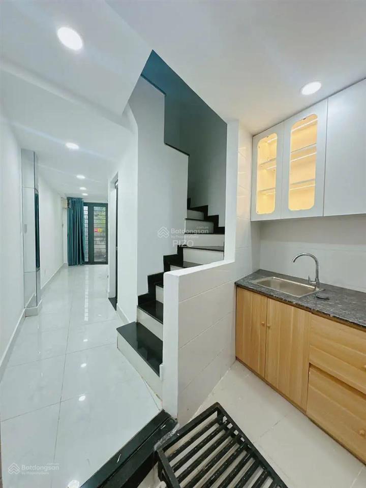 Mặt tiền 5 tầng phú nhuận giá hẻm dt 3,25 x 9m giá 7,9 tỷ thương lượng nhà mới chỉ việc dọn vào ở.