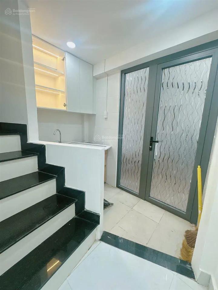 Mặt tiền 5 tầng phú nhuận giá hẻm dt 3,25 x 9m giá 7,9 tỷ thương lượng nhà mới chỉ việc dọn vào ở.