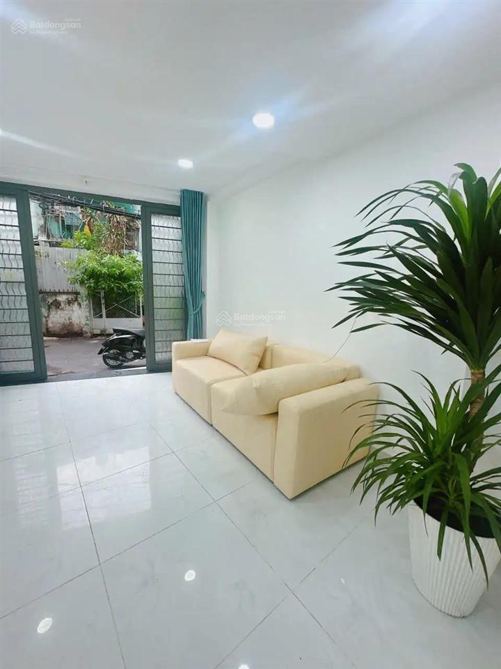 Mặt tiền 5 tầng phú nhuận giá hẻm dt 3,25 x 9m giá 7,9 tỷ thương lượng nhà mới chỉ việc dọn vào ở.