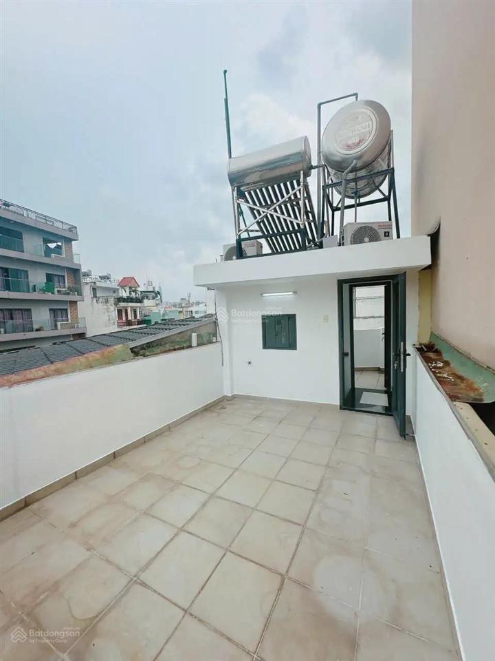 Mặt tiền 5 tầng phú nhuận giá hẻm dt 3,25 x 9m giá 7,9 tỷ thương lượng nhà mới chỉ việc dọn vào ở.